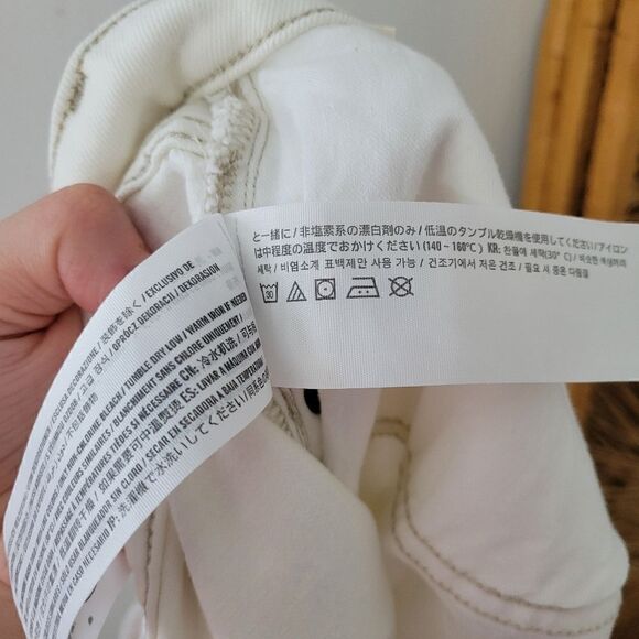 Abercrombie & Fitch 4" High Rise Mom Short White Raw Hem 36/22 - Picture 7 of 9